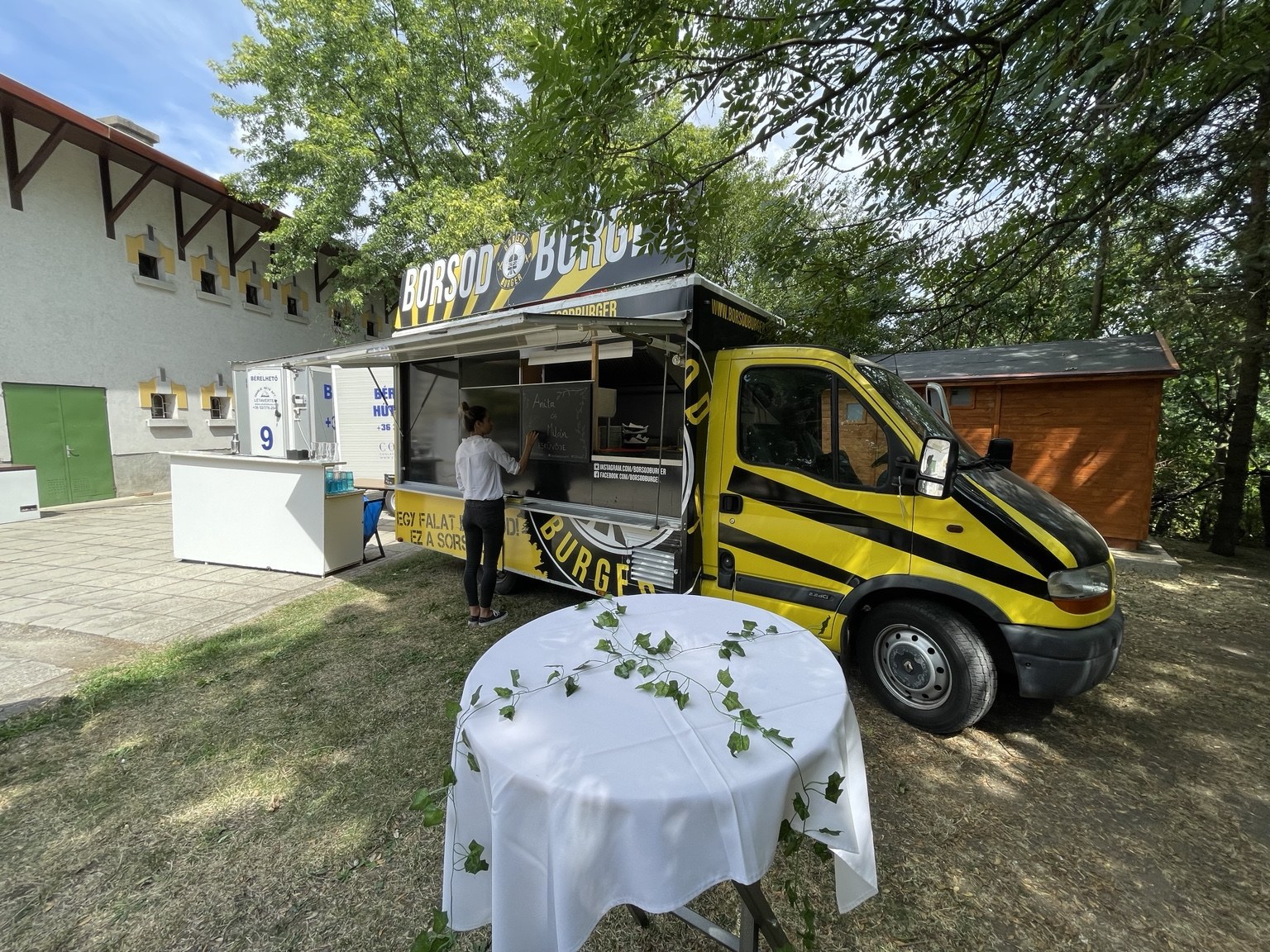 A Borsod Burger food truck a rendezvény helyszínén